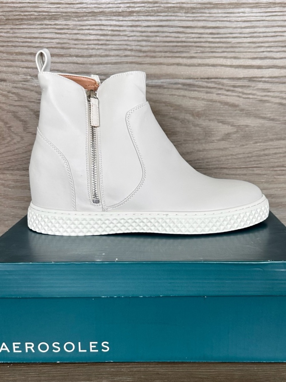 AEROSOLES Women’s 10 Zilla Off White Side-Zip High-Top Boot